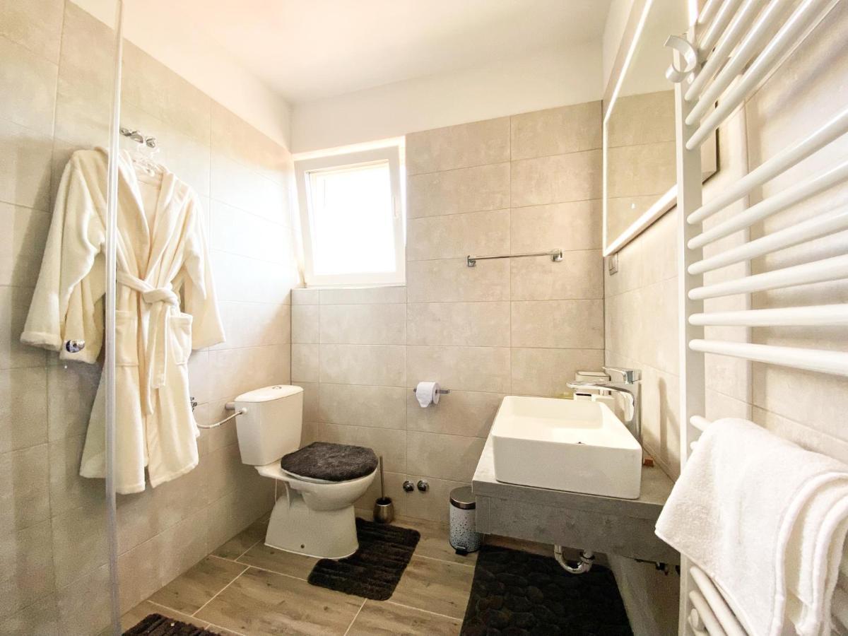 Apartmani Fenestra Otocac Exterior photo